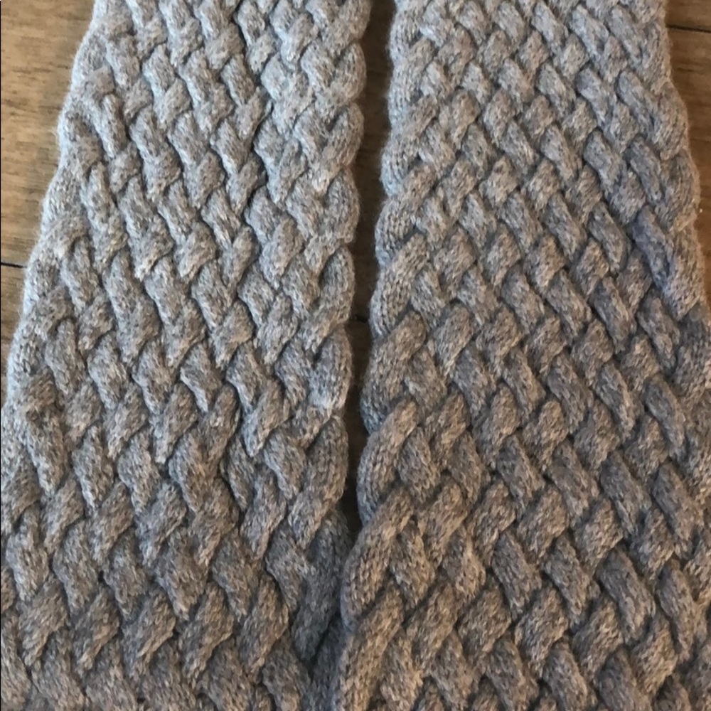 Knit cashmere scarf